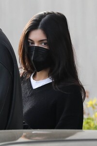 kylie-jenner-shopping-at-h.-lorenzo-on-sunset-in-west-hollywood-11-26-2023-5.jpg