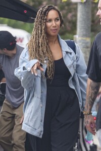 leona-lewis-out-at-a-local-park-in-los-angeles-09-17-2023-1.thumb.jpg.f5b9a8e1899593fa46d640938b38b8d8.jpg