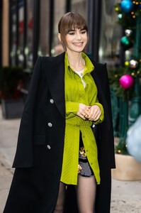 lilycollins_us_032~11.jpg