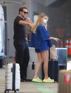 margot-robbie-and-tom-ackerley-arrives-at-airport-in-auckland-11-12-2023-1.jpg