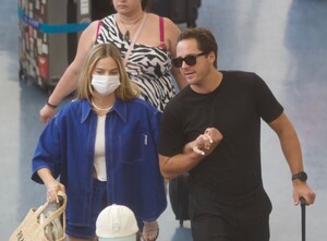 margot-robbie-and-tom-ackerley-arrives-at-airport-in-auckland-11-12-2023-4.jpg