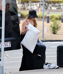 margot-robbie-and-tom-ackerley-at-airport-in-brisbane-11-05-2023-0.jpg