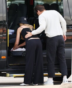 margot-robbie-and-tom-ackerley-at-airport-in-brisbane-11-05-2023-2.jpg