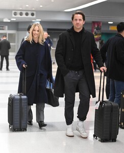 margot-robbie-and-tom-ackerley-at-jfk-airport-in-new-york-11-26-2023-6.jpg