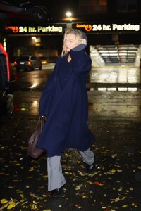 margot-robbie-night-out-in-new-york-11-26-2023-2.jpg