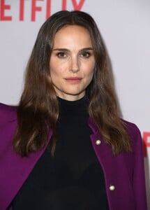 natalie-portman-at-may-december-photocall-in-los-angeles-11-17-2023-1.jpg