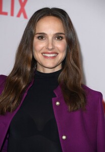 natalie-portman-at-may-december-photocall-in-los-angeles-11-17-2023-3.jpg