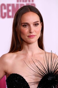 natalie-portman-netflix-s-may-december-premiere-in-los-angeles-11-16-2023-7.jpg