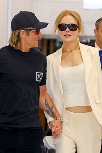 nicole-kidman-and-keith-urban-arrives-at-sydney-airport-10-15-2023-5.jpg