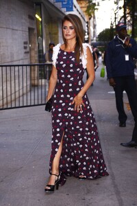 penelope-cruz-arrives-at-ferrari-premiere-at-new-york-film-festival-10-13-2023-6.jpg