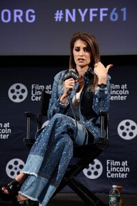 penelope-cruz-at-ferrari-q-a-at-61st-new-york-film-festival-10-13-2023-0.jpg