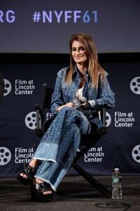 penelope-cruz-at-ferrari-q-a-at-61st-new-york-film-festival-10-13-2023-1.jpg