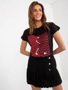 pol_pl_Czarny-bawelniany-damski-t-shirt-z-nadrukiem-394312_1.thumb.jpg.2057a3c707e4d58981f321f31604cc20.jpg
