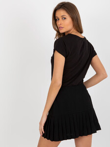 pol_pl_Czarny-bawelniany-damski-t-shirt-z-nadrukiem-394312_4.thumb.jpg.4c7648ddd5c7ce39cab624889bd179a1.jpg
