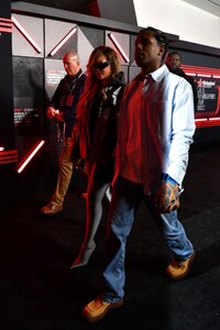 rihanna-at-f1-grand-prix-of-las-vegas-at-las-vegas-strip-circuit-11-18-2023-5.thumb.jpg.c8389f09726c23f17998e9b70f9d6f1b.jpg