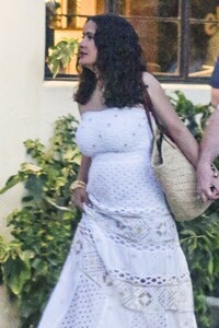 salma-hayek-and-francois-henri-pinault-out-in-los-cabos-08-13-2023-5.jpg
