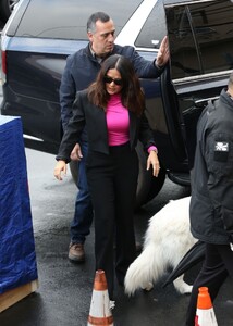 salma-hayek-arrives-at-el-capitan-entertainment-centre-in-hollywood-01-30-2023-2.jpg