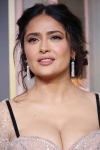 salma-hayek-at-80th-annual-golden-globe-awards-in-beverly-hills-01-10-2023-1.jpg