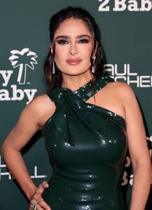 salma-hayek-at-baby2baby-gala-at-pacific-design-center-in-west-hollywood-11-11-2023-6.jpg
