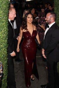 salma-hayek-at-kering-foundation-s-caring-for-women-dinner-in-new-york-09-12-2023-0.jpg