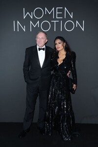 salma-hayek-at-kering-women-in-motion-award-at-2023-cannes-film-festival-05-21-2023-1.jpg