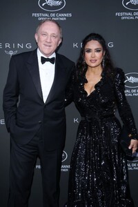 salma-hayek-at-kering-women-in-motion-award-at-2023-cannes-film-festival-05-21-2023-2.jpg