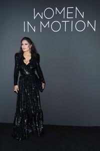 salma-hayek-at-kering-women-in-motion-award-at-2023-cannes-film-festival-05-21-2023-5.jpg