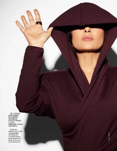 salma-hayek-in-madame-figaro-may-2023-1.jpg