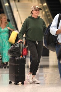 shannen-doherty-arrives-at-lax-airport-09-18-2023-3.jpg
