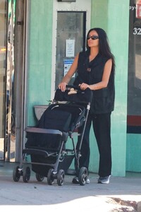 shay-mitchell-out-for-a-family-lunch-in-los-feliz-10-28-2023-3.jpg