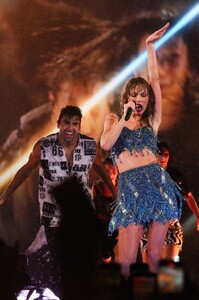 taylor-111.thumb.jpg.9c964683ae18385ebcb0b56d5c2dae24.jpg