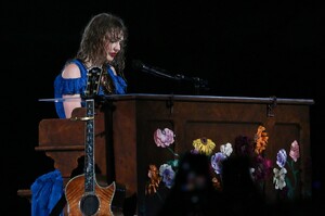 taylor-165.thumb.jpg.0b19ddbf8675ac1ab5e0ac8e7f75d5fc.jpg