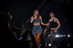 taylor-224.thumb.jpg.d6b72ad033b759665bfb2ba4cacb77b8.jpg