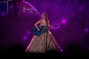 taylor-262.thumb.jpg.fd78406c8691135a7f56d64e6e79cdee.jpg