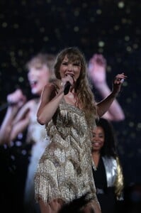 taylor-335.thumb.jpg.6c53808765dca8d554a082123379c8e2.jpg