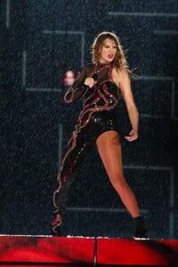 taylor-399.thumb.jpg.dc666896fa9144c725b0dcee67410722.jpg