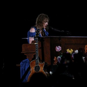 taylor-75.thumb.jpg.e4dd3a9ade4311805a37ce691b0e281f.jpg