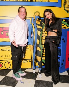 victoria-justice-alice-olivia-x-jean-michel-basquiat-launch-event-in-ny-11-08-2023-3.thumb.jpg.2948b7cabd88ba64b98082b1e7c84abc.jpg