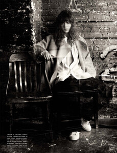 vogue-italia-12-2013_freja_by_roversi_(8).thumb.jpg.10db0f0aa753c89f94e3f33b24c89771.jpg