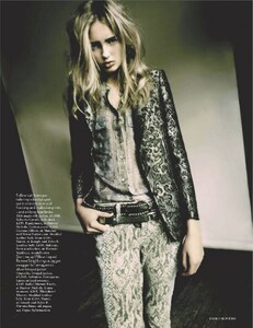 vogue-uk-2012-01-jan(dragged)36.thumb.jpg.d7cd1d4a10d2a88954c60d8c9597d0e7.jpg