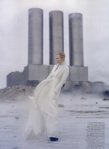 w-august-2011_tilda-swinton_(10).thumb.jpg.0b2e8d59c117a3dae16ce65ca2b73e10.jpg