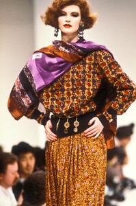 yslfw1984models(1).thumb.jpg.5cb7b6dbbdd1a015951d54e85a22eff0.jpg