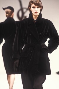 yslfw1984models(2).thumb.jpg.260ccb84fab2c4baf3da8cc387d7f4ed.jpg