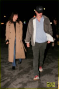 zach-braff-alyssa-miller-at-coldplay-concert-02.jpg