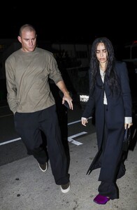 zoe-kravitz-and-channing-tatum-leaves-mastro-s-restaurant-in-los-angeles-11-21-2023-2.jpg