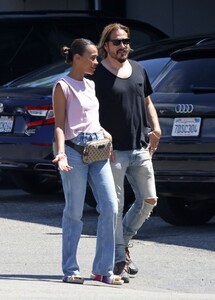 zoe-saldana-and-marco-perego-saldana-out-shopping-in-santa-barbara-09-10-2023-2.jpg