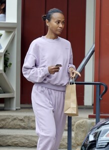 zoe-saldana-out-for-breakfast-in-santa-barbara-09-03-2023-2.jpg