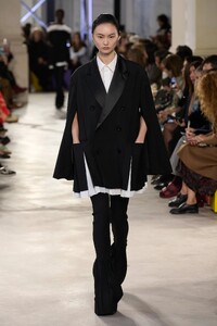 00001-sacai-spring-2023-ready-to-wear-credit-gorunway.thumb.jpg.1b30808f7362716dbca7076f2c5d1e4c.jpg