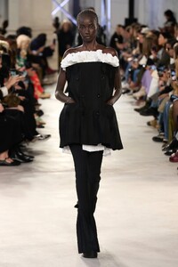 00002-sacai-spring-2023-ready-to-wear-credit-gorunway.thumb.jpg.3941ec4065cb278c110d64ee619da186.jpg