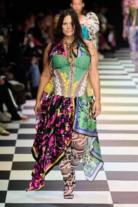 00004-matty-bovan-spring-2023-ready-to-wear-credit-gorunway.thumb.jpg.9cb468d36bfd57e40a481ba9da470ac2.jpg